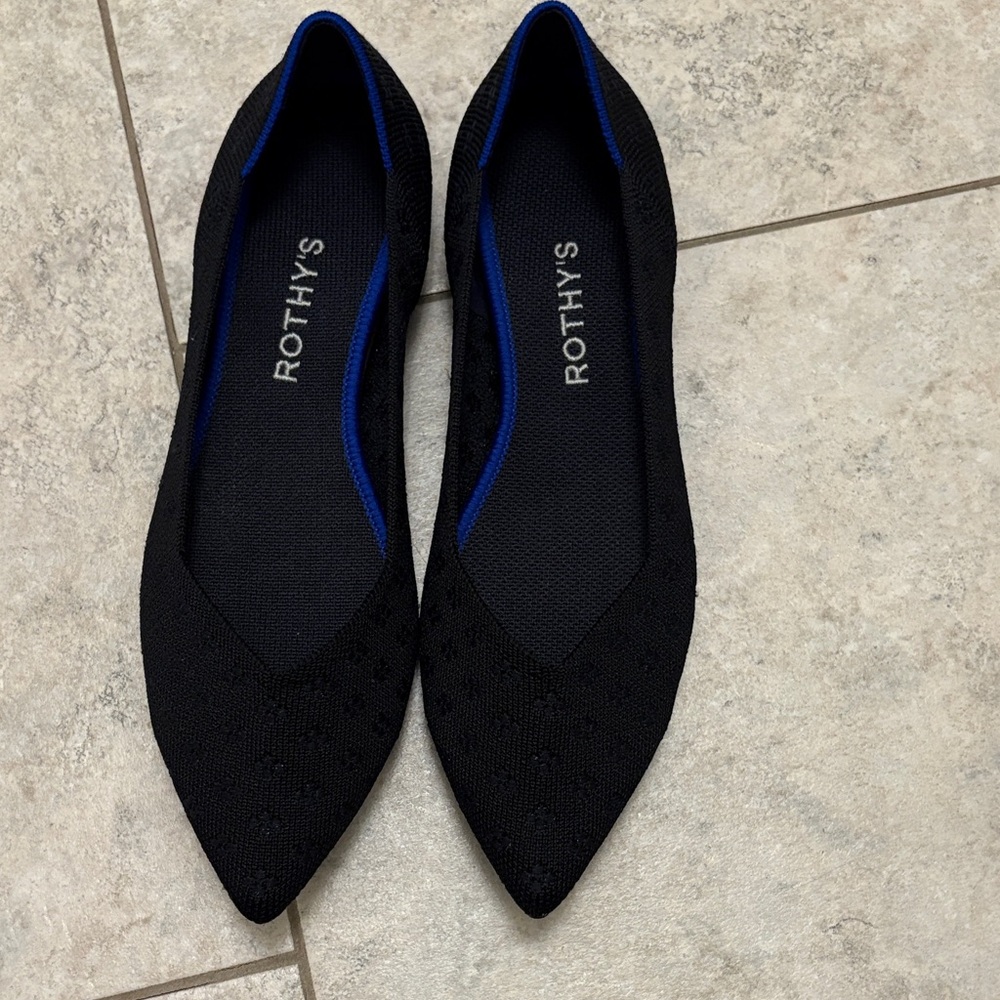 Rothy's Women's Black and Blue Pointed Flats